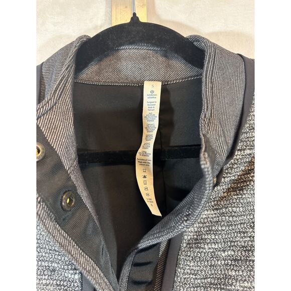 Lululemon Cocoon Car Coat Size S Womens Jacket Snaps Pockets Nylon Blend C12 - Picture 4 of 8